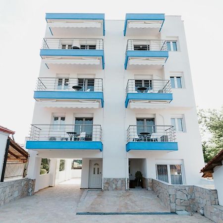 Blue And White Luxury Suites Nea Kallikrateia Kültér fotó