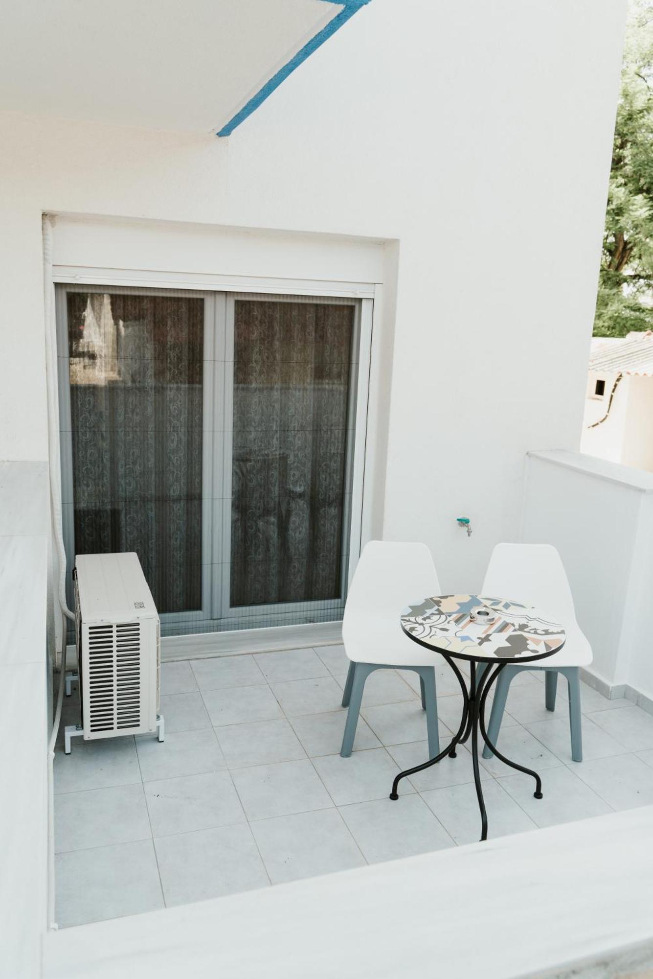 Blue And White Luxury Suites Nea Kallikrateia Kültér fotó