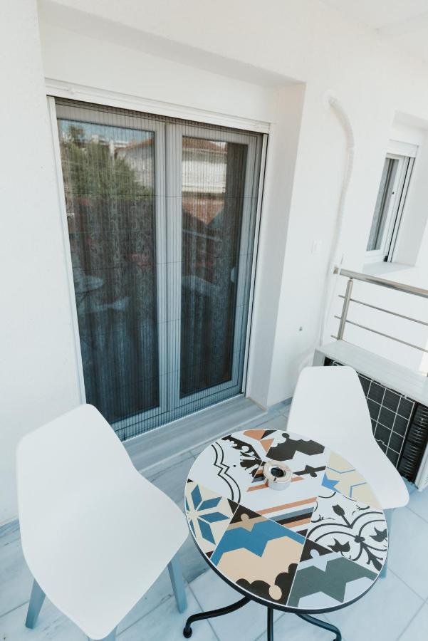 Blue And White Luxury Suites Nea Kallikrateia Kültér fotó
