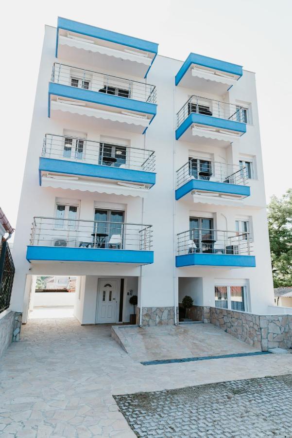 Blue And White Luxury Suites Nea Kallikrateia Kültér fotó